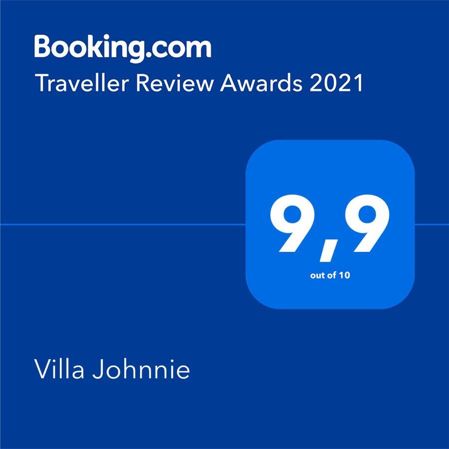 Johnnie Villa Poulades